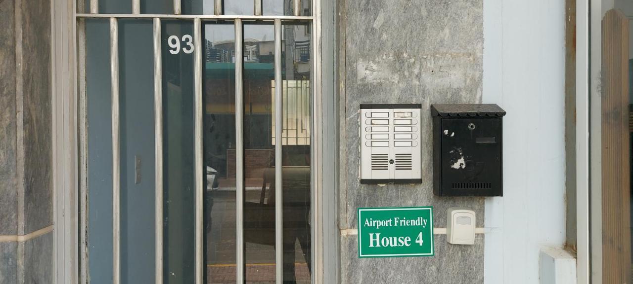דירות ארטמידה Airport Friendly House 4 מראה חיצוני תמונה