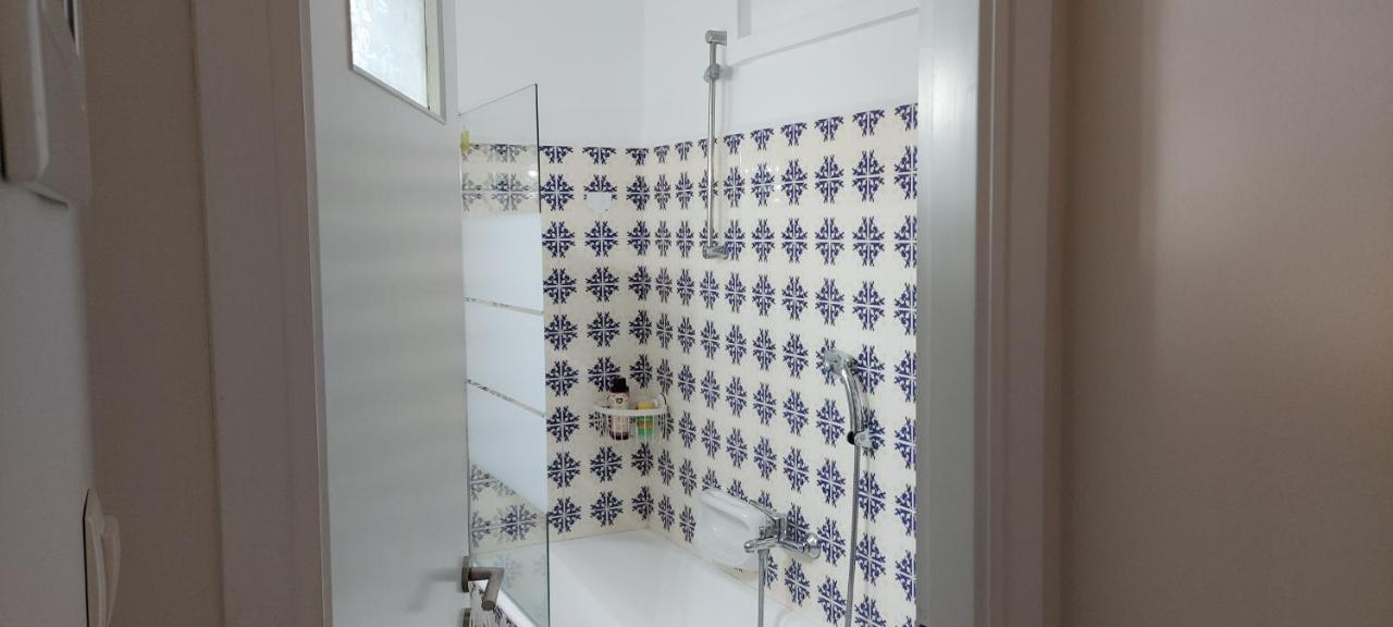דירות ארטמידה Airport Friendly House 4 מראה חיצוני תמונה